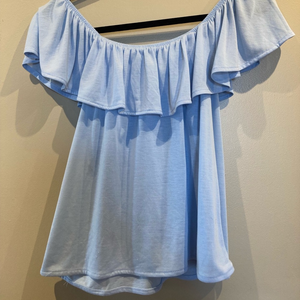 Off the shoulder ruffle top!